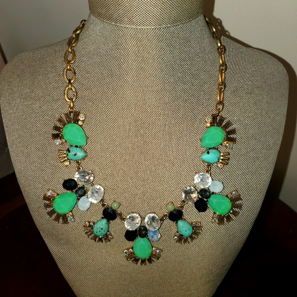 Chic Gemstone Statement Necklace Green and Black